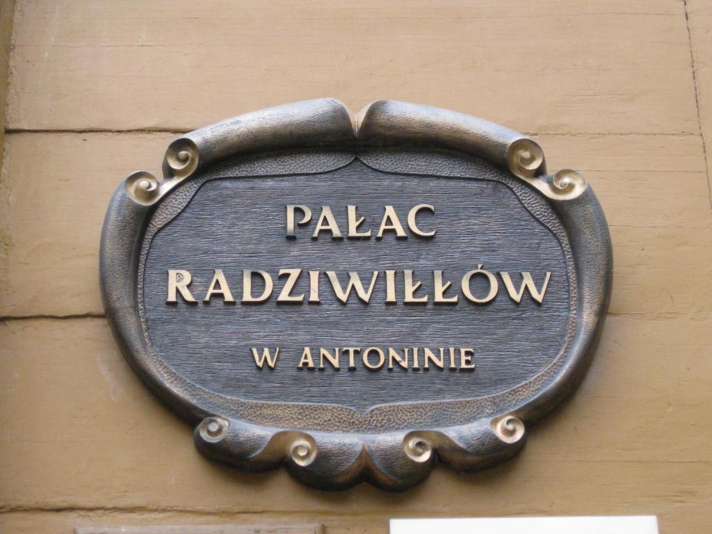 Palac Mysliwski W Antoninie Antonin  Eksteriør billede